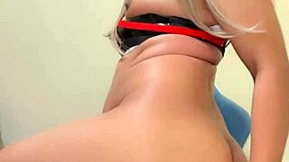 Ricas tetas de transexual con pene adentro.