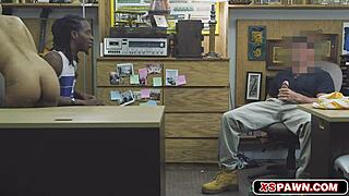 Luscious hottie babe's pussy gets banged by group of amateurs