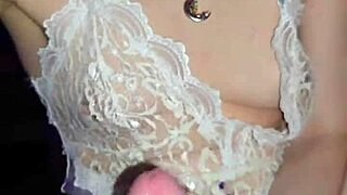 Milf with skinny waist enjoys homemade licking