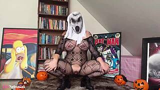 Elis Nebsniak dresses as bunny and masturbates in bath until climax