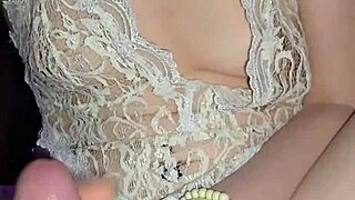 Milf with skinny waist enjoys homemade licking