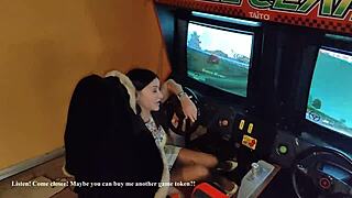 Milf žena vara sa mladim 18+ kurcem