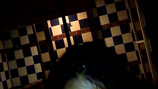 mujer sabe hacerlo en hotel con viejo