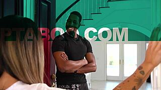 Complimentary massage isiah maxwell gives linda lan a blowjob