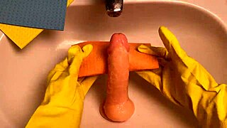 Er rammt ihre rasierte Rosette bis zum massiven Cumshot 😈