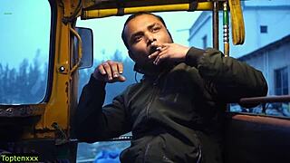 auto driver fucks beautiful passenger bhabhi with clear audio in the car