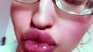 Chick Nude Lips Makes You Hot!