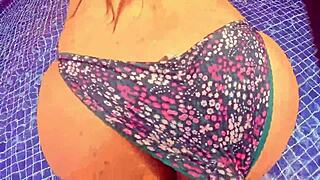 Milf culona banged in water, craves cock over food! 🍆