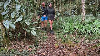 hermanastra FOLLS in the BOSQUE and gets CUM on her TETAS