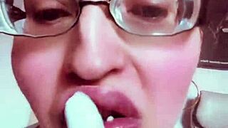 Chick Nude Lips Makes You Hot!