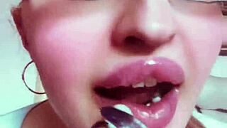 Chick Nude Lips Makes You Hot!