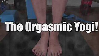 Lola Sinn bouncing tits on huge cock while riding