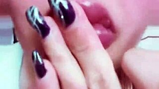 Chick Nude Lips Makes You Hot!