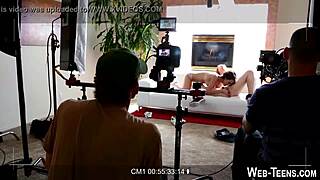 Pretty Teen Eats Pussy