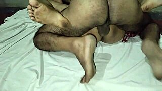 Ouch, Desi Bhabhi takin’ hard anal first time!