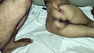 Ouch, Desi Bhabhi takin’ hard anal first time!