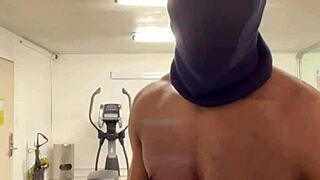 working out my neck and shoulders for the ladies