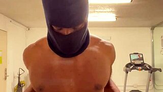 working out my neck and shoulders for the ladies