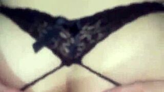 jovencita caliente receives double penetration in homemade trio with curvy girl