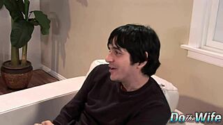 Vruća zrela žena Olivia Pariš prima tvrdo jebanje dok muž gleda u šoku