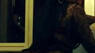 Nicki Minaj close-up compilatie plaagt met ebony curves en grote assets