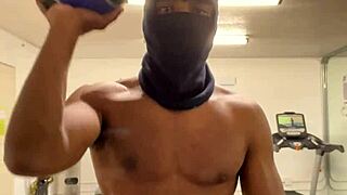 working out my neck and shoulders for the ladies