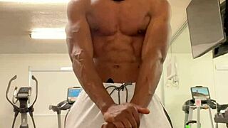 working out my neck and shoulders for the ladies