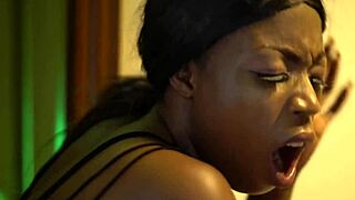 Fille coquine fingering her small waist and ass