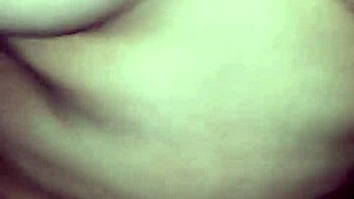 Vietnamese Beauty Shines in Traditional Asian Charm Scene