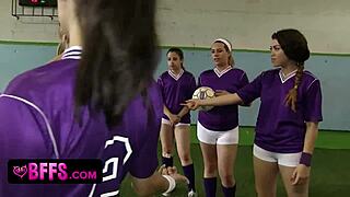 Sexy hot chicks love spreading their long legs to taste each other