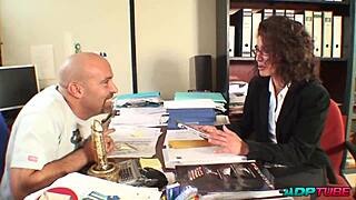 wow, mature mami gets her culo pounded at work interview! 😲