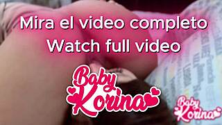 Ela adora quando deslizo dildos no seu cu apertado