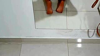 novinha sucks dick eagerly hidden while parents rest next door