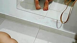 novinha sucks dick eagerly hidden while parents rest next door