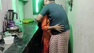 Indian hot sali bangs her jija g while home alone