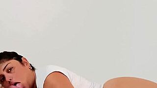 Mi Hermanastra Chupa y Monta Hasta Sacar Leche, Damn! 🔥