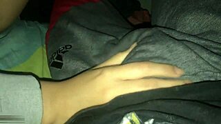 Caramba, sexo caseiro duro com minha hermanastra latina tarada parece tão cru e natural!