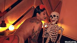 Voodoo whore's huge ass creampied in halloween anal