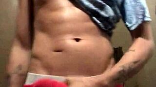 Likes a big-dicked guy showing off for cam in tattooed solo masturbation