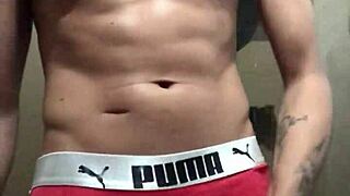 Likes a big-dicked guy showing off for cam in tattooed solo masturbation