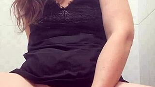 Big Ass Solo Girl FUCKS Huge Dildo Until She SQUIRTS!