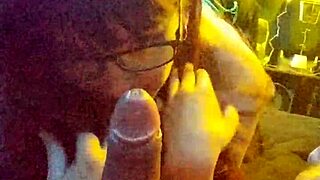 Sometida Le Gusta Tragarse La Verga Completa Junto Con Las Bolas