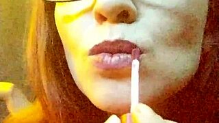 Sometida Le Gusta Tragarse La Verga Completa Junto Con Las Bolas