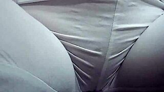 haciendo pis en la casa con la pussy