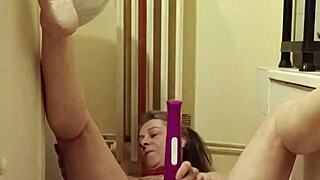 I make my milf slave eat from the gamelle with buttplug in ass