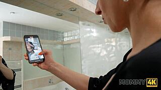 Момми4к зрела Чешка Џенет Алфано почела туширање и завршила јебући млади 18+ курац