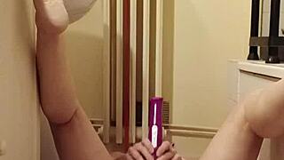 I make my milf slave eat from the gamelle with buttplug in ass