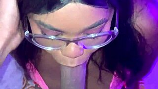 Andrea Colombiana Ebano Latina De Enorme Culo Y Grandes Tetas Es Pillada En La Habitacion Por Joven Hermanastro De Pene Rosado