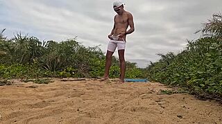 Punheta e gozada na praia, quer ver mais?