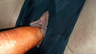 Lucky guy watches amateur squirting and cums hard.